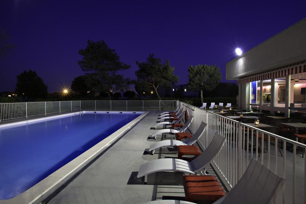 Hotel Sure By Western Bordeaux Aeroport 3*